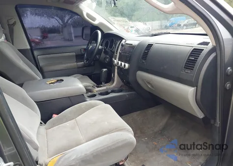 2011 Toyota Sequoia Sr5 5.7L V8 from USA, damaged, VIN 5TDZY5G13BS031092